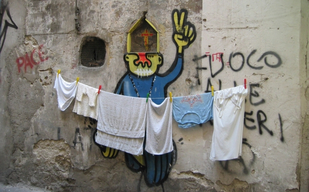 naples-grafitti-laundry-s